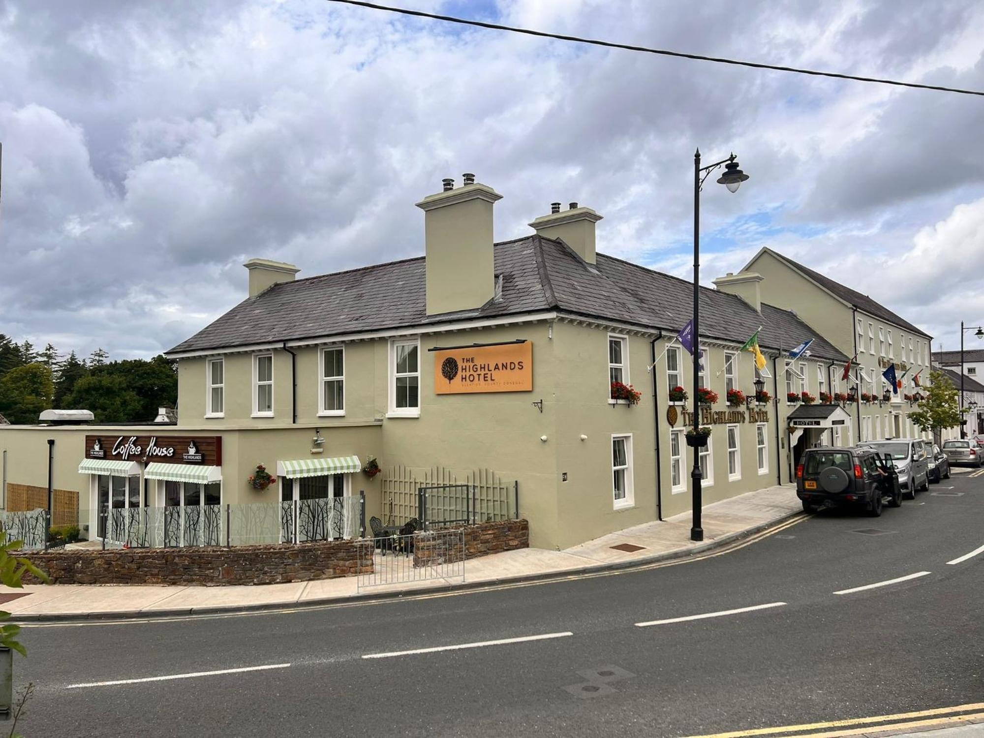The Highlands Hotel Glenties Buitenkant foto